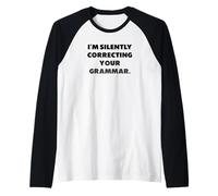 “Estoy corrigiendo tu gramática en Silencio”, dichos Camiseta Manga Raglan