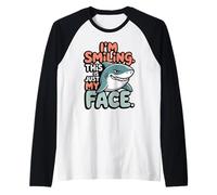 Estoy Sonriendo. Esto es Solo mi Cara. tiburón gruñón Camiseta Manga Raglan