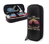 Estuche de piel con 3 lápices de gran capacidad con texto en inglés "I was Social Distancing Before It was Cool