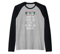 Every Sip Tastes Like It's Not My Problem Anymore Im Retired Camiseta Manga Raglan