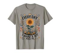 Everyday I Grow More Me Bohemian Sunflower Spiritual Message Camiseta