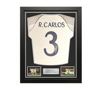 Exclusive Memorabilia Camiseta del Real Madrid 1999-00 firmada con el número por Roberto Carlos. Enmarcada.