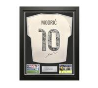 Exclusive Memorabilia Camiseta del Real Madrid 2025-26 firmada por Luka Modric. Enmarcada.