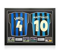 Exclusive Memorabilia Camisetas del Inter de Milán firmadas por Javier Zanetti y Lothar Matthäus. Enmarcadas.