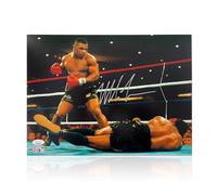 Exclusive Memorabilia Foto de Boxeo firmada por Mike Tyson: Berbick KO