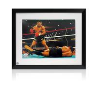Exclusive Memorabilia Foto de Boxeo firmada por Mike Tyson: Berbick KO. Enmarcada.