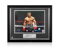 Exclusive Memorabilia Foto de Boxeo firmada por Mike Tyson: Iron Mike. Marco de Lujo.