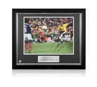 Exclusive Memorabilia Foto de Brasil firmada por Roberto Carlos. Marco de Lujo.