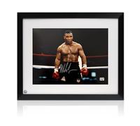 Exclusive Memorabilia Fotografía de Boxeo firmada por Mike Tyson. Enmarcada.