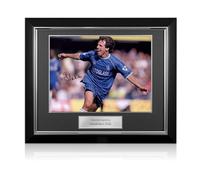 Exclusive Memorabilia Fotografía del Chelsea firmada por Gianfranco Zola. Marco de Lujo.