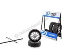 Compatible con Expositor de Ruedas Enkei con Dos Ejes y Cuatro Ruedas 1:18 IXO Models SET013W