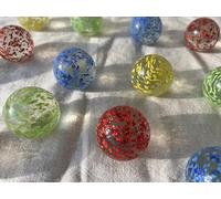 FAIRY TAIL & GLITZER FEE 14 bolas de cristal grandes de 35 mm, multicolor con lunares, canicas, bolas decorativas, pista de bolas, decoración para plantas, decoración de jardín