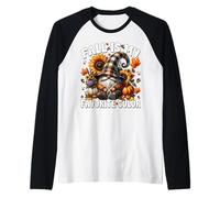 Fall Is My Favorite Color Autumn GNOME and Pumpkins For Fall Camiseta Manga Raglan