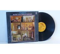 FAMILY - FAMILY music in a dolls house. K44057