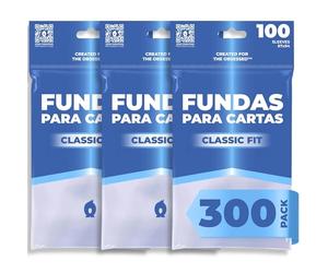 Fanatiko Fundas Cartas Pokemon 300 uds 67x94 mm | Penny Sleeves Transparentes Sin Ácido | Protector Compatible con Magic, TCG y Cromos Fútbol Coleccionables | Card Sleeves Classic Fit