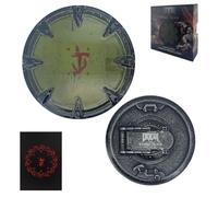 FaNaTtik DOOM: Medallón de sierra de escudo de la Edad Oscura y tarjeta de arte, edición limitada coleccionable (licencia oficial, numerada individualmente, 85 mm de diámetro, incluye soporte de
