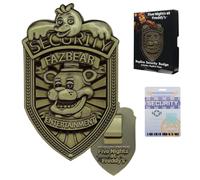 FaNaTtik Five Nights at Freddy's - Insignia de seguridad réplica - Edición limitada de latón antiguo de color FNAF coleccionable con clip, pase y caja de coleccionista
