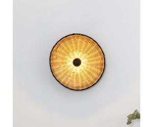 FARO BARCELONA Aplique de pared Costas, negro/madera clara, ratán, Ø 40 cm