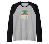 Feeling Lucky Retro Casino Humor St Patricks Day Vibes Camiseta Manga Raglan