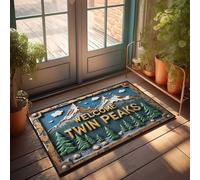 Felpudo antideslizante para entrada delantera, diseño de casa de campo con texto en inglés "Welcome To Twin Peaks: A Mountainous Adventure Awaiteth!" (65 x 90 cm)