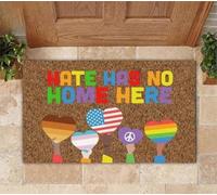 Felpudo Entrada casa Felpudo: El Odio hacia la Comunidad LGBT no Tiene Cabida aquí