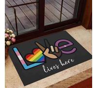 Felpudo Entrada casa Felpudo LGBT «Aquí Vive el Amor»: la Mejor Idea de Regalo para Amigos, Familiares o en su cumpleaños.