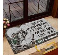 Felpudo Entrada casa Felpudo Personalizado con la Frase Aquí Viven un Viejo Pescador y la Mejor Captura de su Vida. Diseño de Camuflaje de Pesca.