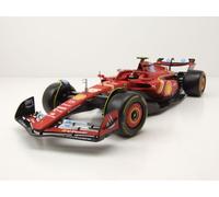 Bburago F1 Formula 1 Ferrari SF-24 (2024) con casco - SAINZ - Escala 1:18 - Replica de coches de carreras de colección increíblemente detallada