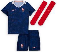 Fff 2025/26 Stadium Home - Juego de camiseta de fútbol Nike de tres piezas para niños más jóvenes, azul void/rojo universitario/rojo claro Madder Root, FZ9235-492, M