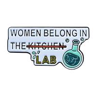 Ficsowy Broches esmaltados para mujeres pertenecen al laboratorio no cocina, feminismo, igualdad de género, regalo para estudiantes y científicas, mediano, zinc, sin piedras preciosas