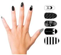 FIESTAS GUIRCA | Uñas Postizas Gothic Girl con Adhesivo - Accesorio de Maquillaje para Fiestas de Halloween y Carnaval - Ideal para Mujer Adulta - Negro y Blanco