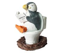 Figura de Resina de un Pingüino Caprichoso Leyendo un Libro en el Inodoro. Decoración Divertida para el Baño, Temática de Humor Clásico, Hecha de Resina.