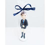 Figura de tarta para la Primera Comunión vestido con chaqueta, corbata y bermudas. Muñeco para el pastel de Primera Comunión.