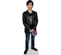 Figura Mini de cartón de Hideo Kojima (Jeans) - Aproximadamente 60 cm - Decoración para Fiestas y Regalo para Fans