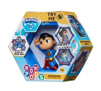 Figura WOW! Pod DC Superman con Sensor de Movimiento y Luz