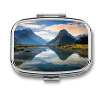 Fiordland National Park Pastillero organizador de píldoras de medicina pequeño pastillero de viaje, pastillero portátil para bolsillo, 2 compartimentos, pastilleros para viajes