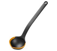 Fiskars Functional Form Cucharón de cocina, Cazo con bordes de silicona y escala de medición, Resistente al calor, Longitud 36,2 cm, Plástico/Silicona, Negro/Naranja, 1079965
