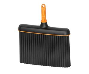 Fiskars OneClick Escoba, Accesorio Robusto para Suciedad Gruesa y Hojas, Cambio Sin Esfuerzo con Un Clic, Cerdas Más Largas, Negro y Naranja, 1080699