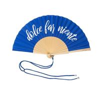 Fisura - Abanico original con mensaje “dolce far niente”. Abanico de madera moderno y gracioso. Abanico azul y blanco. Abanico con cuelga abanico. 42,5 x 23 cm.