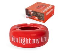 FISURA - Cenicero rojo con mensaje “You light my fire”. Cenicero original con frase graciosa para cocina, exterior o interior. Cerámica. Medidas: 10 x 10 x 4 centímetros.