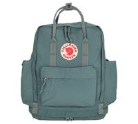 Diseñada para aventuras urbanas diarias y viajes, la mochila Fjällräven Outlong combina estilo con funcionalidad práctica. Fabricada con un resistente y suave tejido vinylon libre de PFC, ofrece una o
