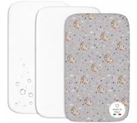 FlyIdeas Juego 3 Pza - 2 Sabanas Bajeras para Cuna 120x60 cm con Esquinas Engomadas y 1 Protector Colchon Impermeable en 100% Puro Algodon Cert. Suave y Transpirable, Hecho in EU