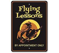 Flying Lessons by Appointment Only, decoración de Halloween, brujas y escobas, lecciones de vuelo, letrero de metal vintage de estaño, decoración de pared hippie para el hogar, decoración divertida de