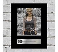 Foto montada del personaje Rosita Espinosa de la serie "The Walking Dead" firmado por la actriz Christian Serratos