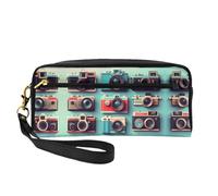 FRESQA Mini bolsa de maquillaje portátil con diseño de tractor bajo cielo azul y nubes blancas, versátil y compacto, perfecto para tus artículos esenciales, Colección Retro Cool Camera, Talla única