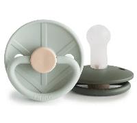 FRIGG Little Viking Silicona Chupete | Paquete con 2 Chupetes | Chupete de Silicona| Fabricado en Dinamarca | Sin BPA | Tetina simétrica tipo cereza | (Sage/Olive, Talla 2 (6-18 Meses))