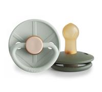 FRIGG Little Viking Látex Chupete | Paquete con 2 Chupetes | Chupete de Goma Natural | Fabricado en Dinamarca | Sin BPA | Tetina simétrica tipo cereza | (Sage/Olive, Talla 1 (0-6 Meses))