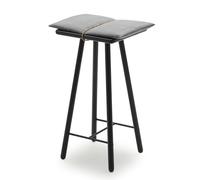 Fritz Hansen Taburete de bar Georg bajo Roble lacado en negro