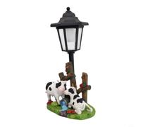 FUBESK Estatua de vaca alimentada por energía solar con linterna para jardín, adorno de ganado de resina resistente a la intemperie con LED para patio
