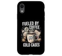 Fueled by Coffee and Cold Cases True Crime Detective Carcasa para iPhone XR